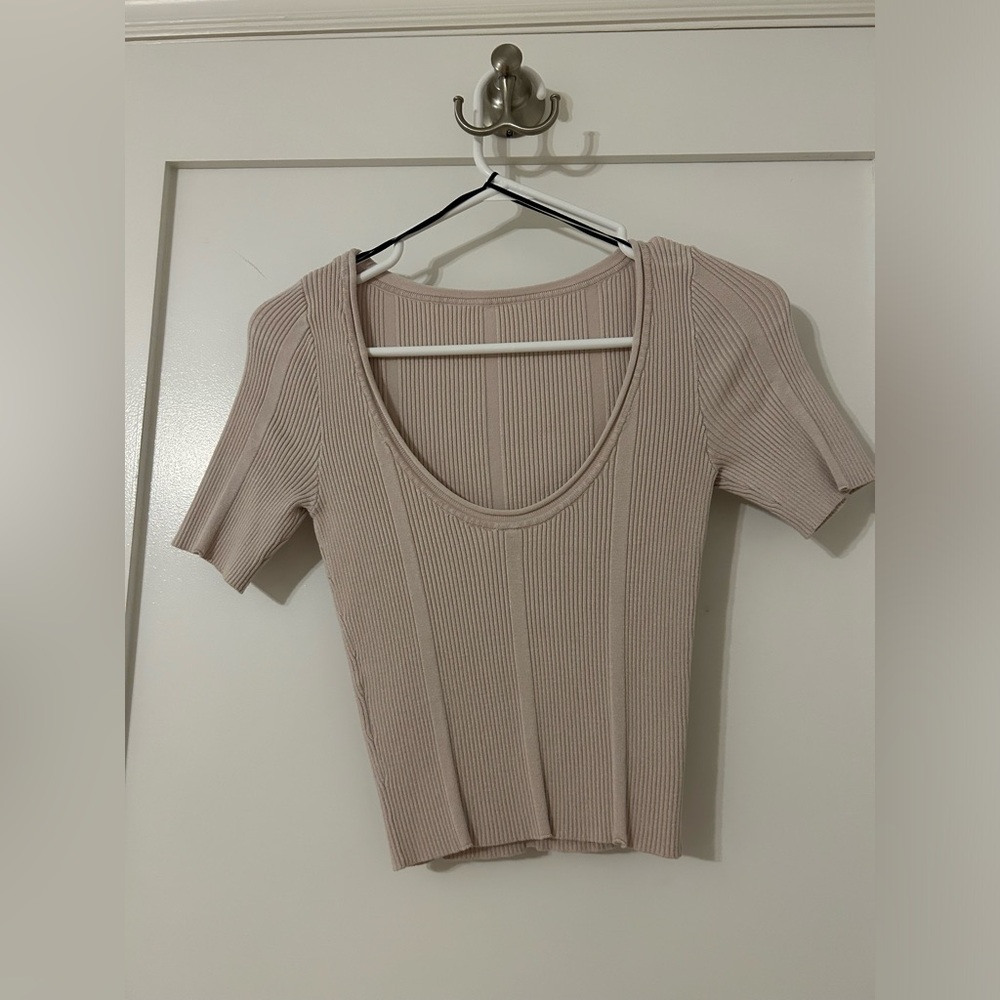H&M Tee - Picture 2 of 3